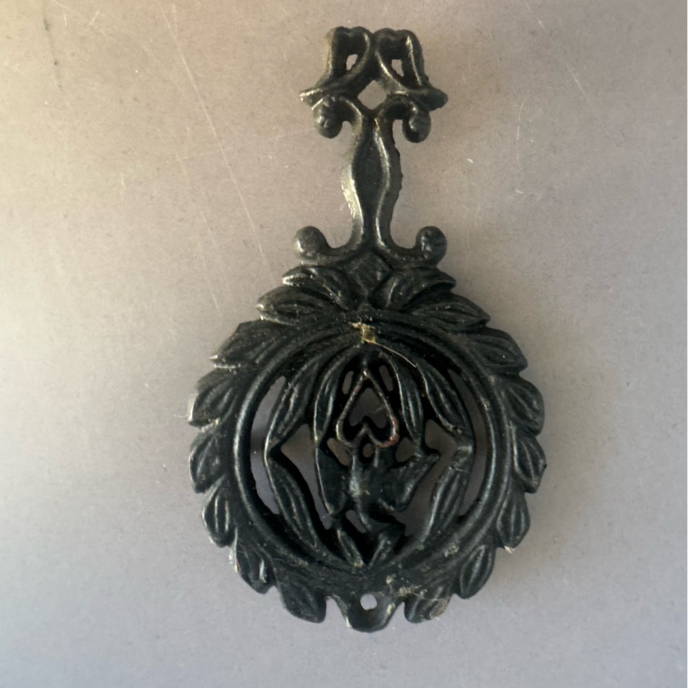 1950 GRISWOLD
PATTERN EAGLE Iron Trivet in Black